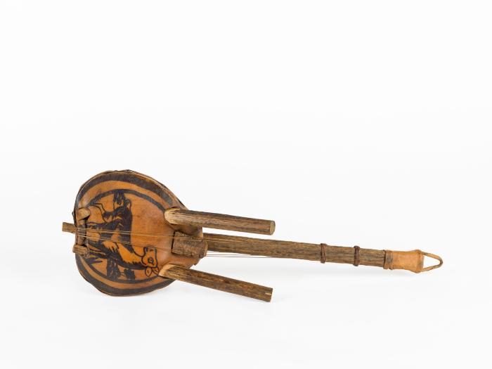 BALKAN STRINGED MUSICAL INSTRUMENT