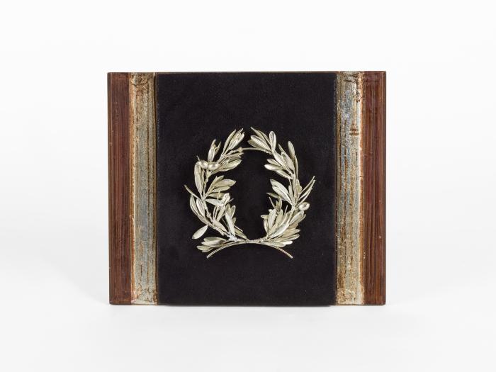 KEEPSAKE SILVER OLIVE WREATH IN A FRAME