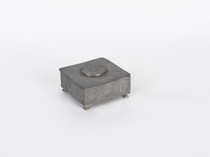 METAL BOX WITH A LID