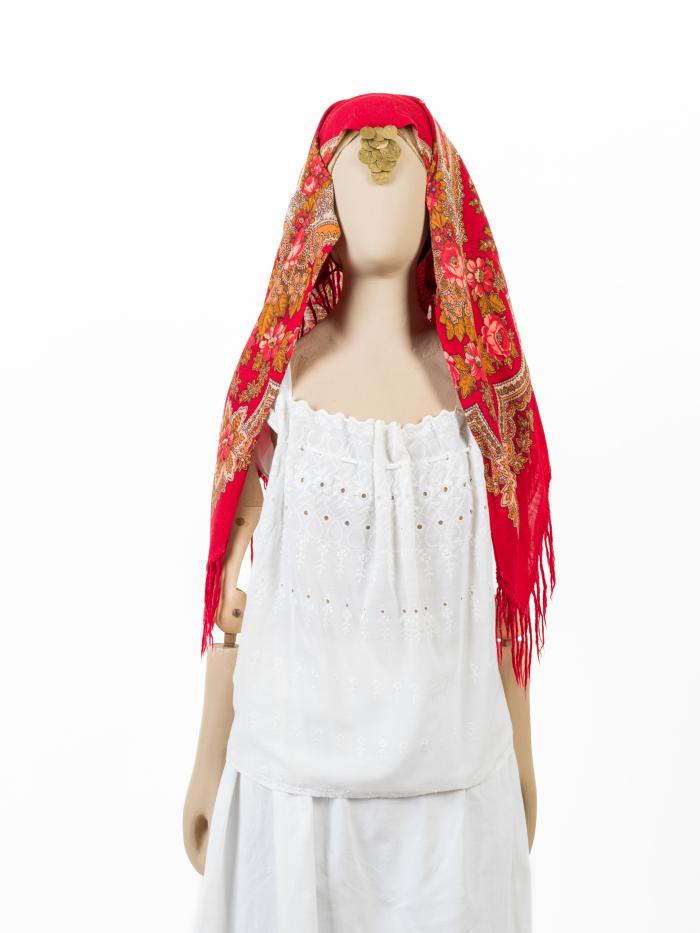 ΚΕΦΑΛΟΔΕΣΜΟΣ ΜΕ ΦΛΟΥΡΙΑ ΠΑΡΑΔΟΣΙΑΚΗΣ ΦΟΡΕΣΙΑΣ ΚΑΒΑΚΛΙΟΥ ΘΡΑΚΗΣ ΓΥΝΑΙΚΕΙΟΣ