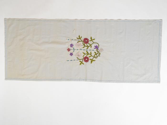 ΚΟΥΡΤΙΝΑ ΜΕ ΚΕΝΤΗΜΑ