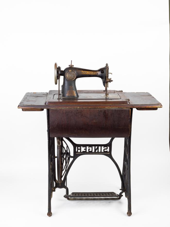 ΡΑΠΤΟΜΗΧΑΝΗ "SINGER" ΣΕ ΕΠΙΠΛΟ