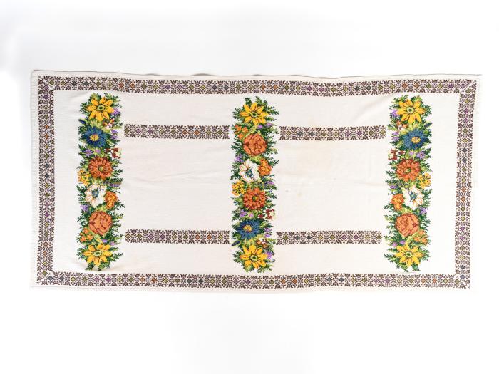 EMBROIDERED TABLECLOTH
